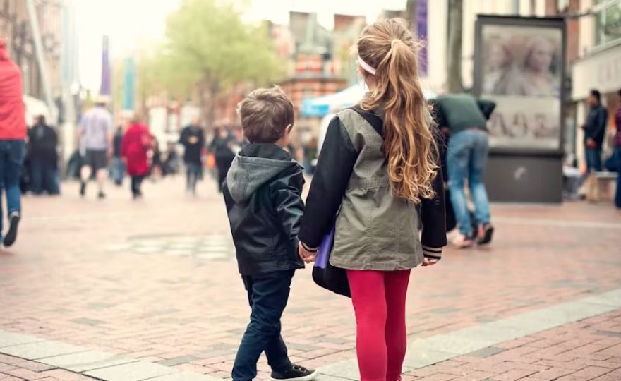 Espaces « no kids » : une discrimination contraire au vivre-ensemble ?