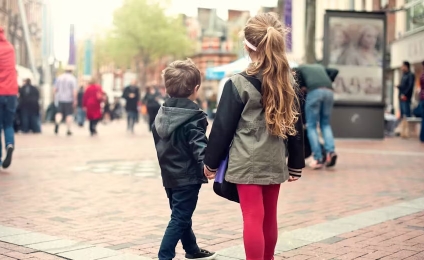 Espaces « no kids » : une discrimination contraire au vivre-ensemble ?